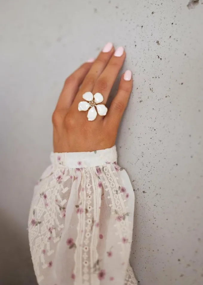 Jewelry and Accessories Rings Easy Clothes Golden Blum Ring Jewelry and Accessories Rings Easy Clothes Golden Blum Ring