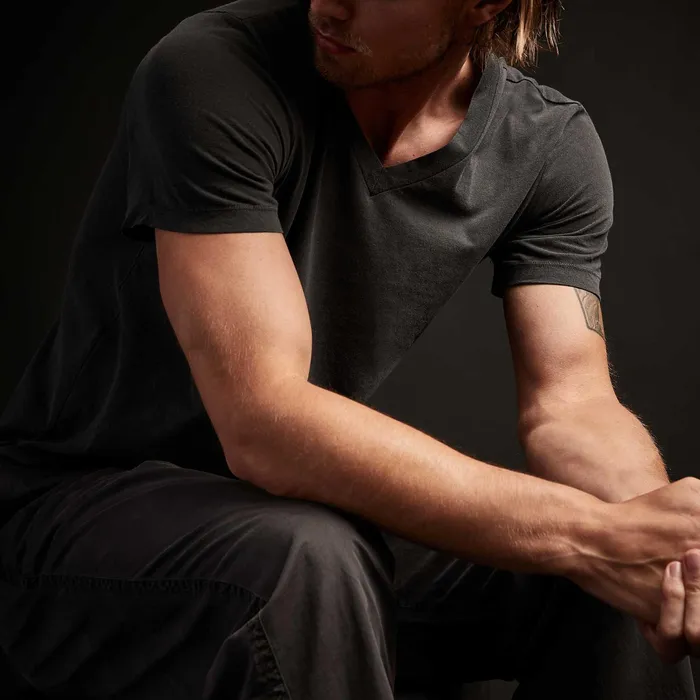 MEN James Perse CLASSICS Short Sleeve V Neck Carbon Pigment