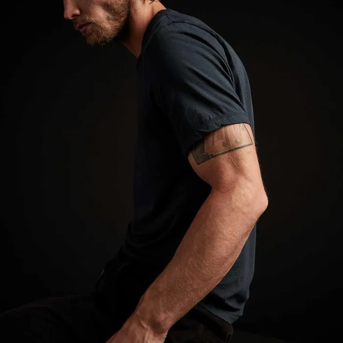 MEN James Perse TSHIRTS Luxe Lotus Jersey V Neck French Navy