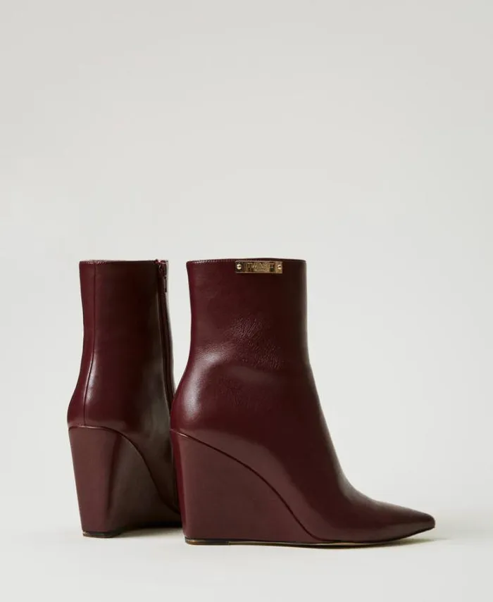Twinset Boots And Ankle Boots Ankle Boots With Wedge And Logo Plate Bordeaux 8211 Shoes