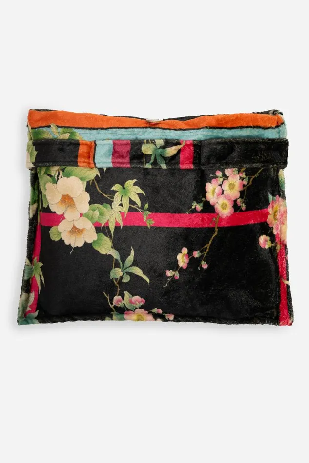 Women Blankets Johnny Was LE JARDIN TRAVEL BLANKET Le Jardin Scarf Print Women Blankets Johnny Was LE JARDIN TRAVEL BLANKET Le Jardin Scarf Print
