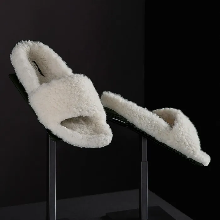 WOMEN James Perse SANDALS Women039s Simple Strap Shearling Slide Ivory