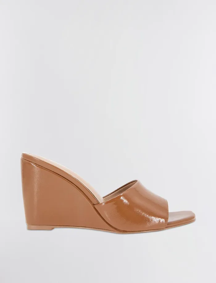 Women Shoes BCBG Brown Patent Giani Wedge Sandal Sugar Almond Patent