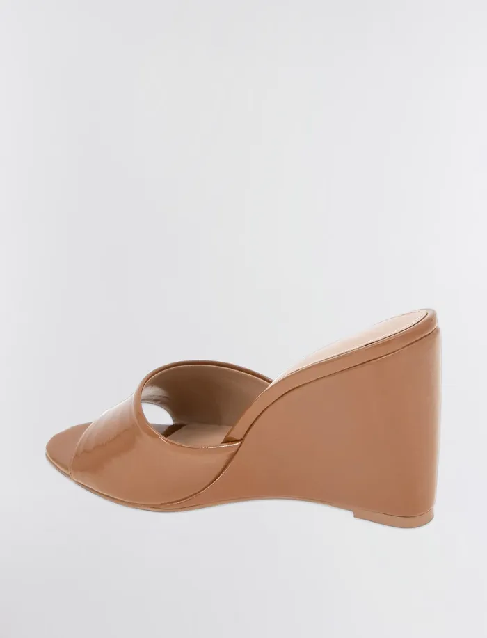 Women Shoes BCBG Brown Patent Giani Wedge Sandal Sugar Almond Patent